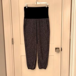 Lululemon Om pants size 6